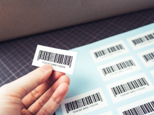 シール貼り、軽作業写真